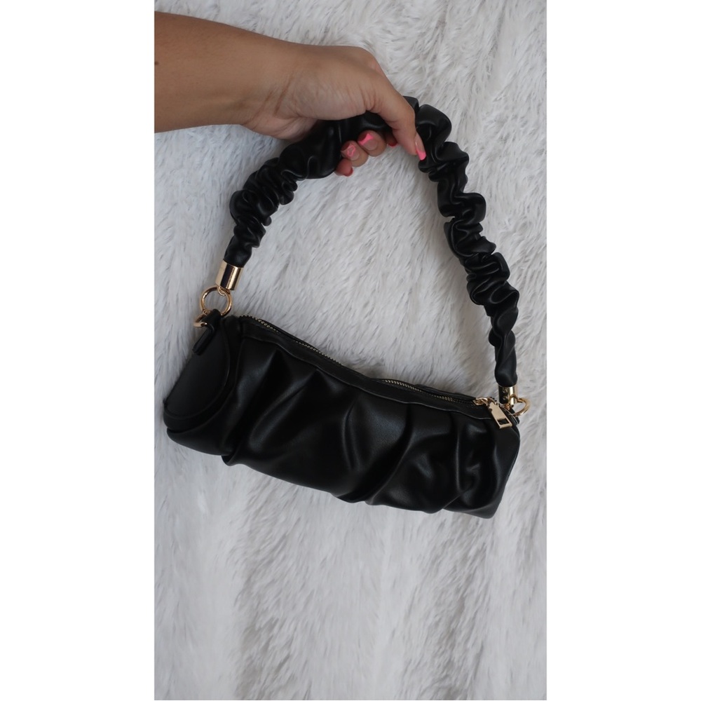 BLACK “SCRUNCHIE” CROSSBODY PURSE